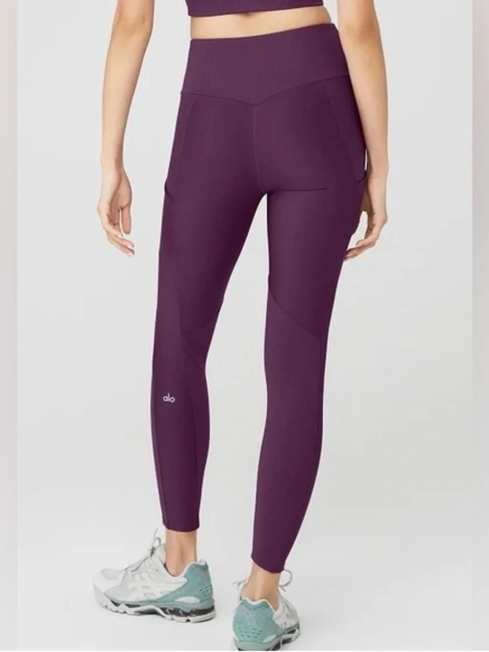 ALO Yoga High-Waist Airlift Leggings in Plum